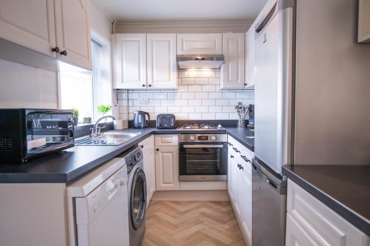 Saltbox Properties- Large!! 3 Bed, 3 Bath House, Parking, Fast Wifi, Town Centre Location! Sleeps 6 Ashby-de-la-Zouch Exterior foto
