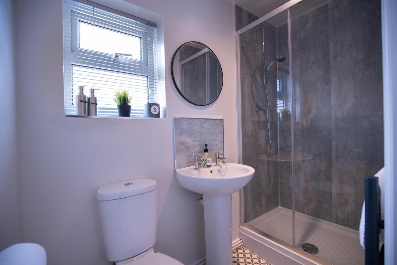 Saltbox Properties- Large!! 3 Bed, 3 Bath House, Parking, Fast Wifi, Town Centre Location! Sleeps 6 Ashby-de-la-Zouch Exterior foto