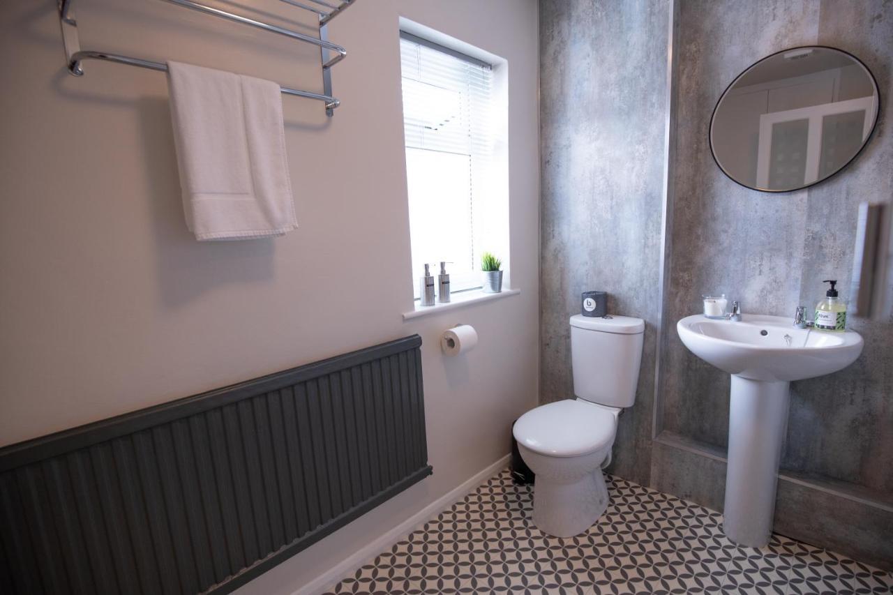 Saltbox Properties- Large!! 3 Bed, 3 Bath House, Parking, Fast Wifi, Town Centre Location! Sleeps 6 Ashby-de-la-Zouch Exterior foto